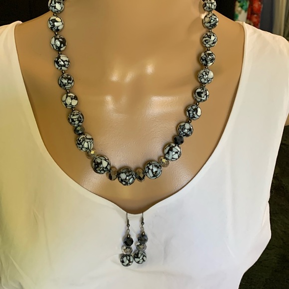 18” Marble & Crystal Necklace Set - Picture 5 of 7